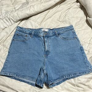Abercrombie and Fitch dad short high rise